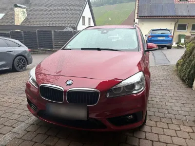 Gebraucht BMW 218 Sport Line 136 PS (100 kW) 2017 Rot Van / Kleinbus