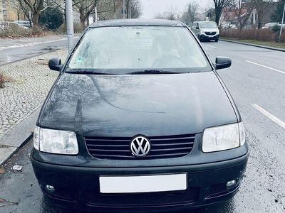 Schwarz Gebraucht 2000 VW Polo Basis Limousine | 2.000 € (Fairer Preis)