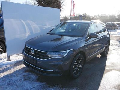 Delfingrau metallic Gebraucht 2021 VW Tiguan Life SUV | 28.390 € (Fairer Preis)