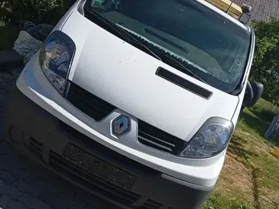 Gebraucht Renault Trafic 114 PS (83 kW) 2010 Weiß Van / Kleinbus