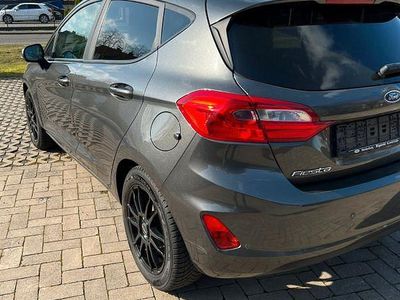 Gebraucht Ford Fiesta Titanium 86 PS (63 kW) 2017 Grau Limousine