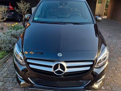 Gebraucht Mercedes B180 Urban 122 PS (89 kW) 2017 Schwarz Van / Kleinbus