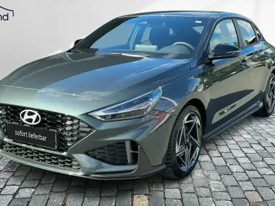 Neu Hyundai i30 N Line 140 PS (102 kW) 2025 Grün / cypressgrün Limousine