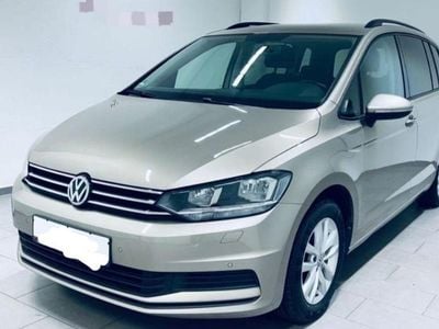 Usata VW Touran Comfortline 116 CV (85 kW) 2018 Oro Monovolume