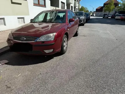 Usado Ford Mondeo 125 CV (91 kW) 2005 Rojo Berlina