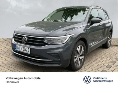 Gebraucht VW Tiguan Life 245 PS (180 kW) 2022 Delfingrau metallic SUV