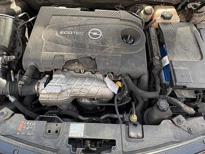 Usado Opel Insignia Design Edition 131 HP (96 kW) 2011 Castanho Carrinha