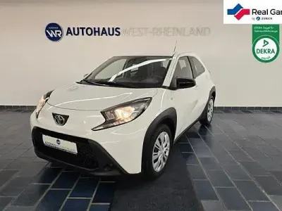 Gebraucht Toyota Aygo X X-play 72 PS (52 kW) 2023 Weiß SUV