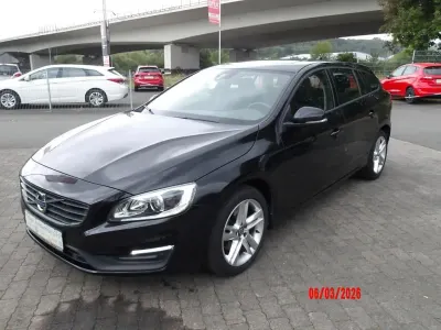 Gebraucht Volvo V60 Business Edition 190 PS (139 kW) 2016 Schwarz Kombi