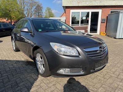 Usado Opel Insignia Edition 131 HP (96 kW) 2012 Cinzento Sedan