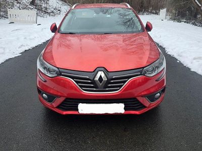 Rot Gebraucht 2016 Renault Mégane III Intens Limousine | 10.000 € (Teuer)
