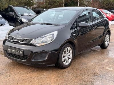 Schwarz Gebraucht 2015 Kia Rio DREAM-TEAM Edition Limousine | 5.990 € (Fairer Preis)