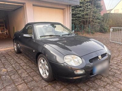 Begagnad MG F 120 HK (88 kW) 1997 Grå Cab