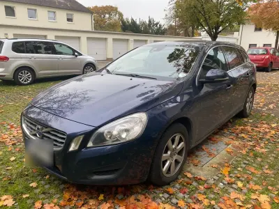 Używany Volvo V60 Summum 215 KM (158 kW) 2011 Niebieski Kombi