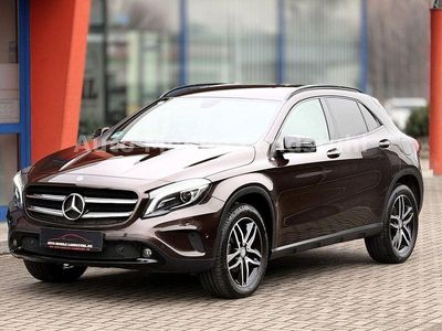 Gebraucht Mercedes GLA220 Urban 170 PS (125 kW) 2015 Braun SUV