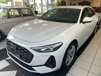 Gebraucht Audi A5 Sport 204 PS (150 kW) 2025 Arkonaweiß Kombi