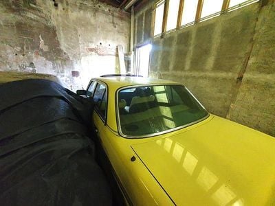 Gebraucht Mercedes 230 109 PS (80 kW) 1978 Gelb Limousine