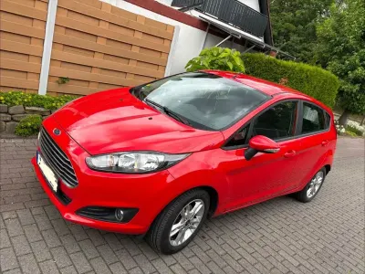 Gebraucht Ford Fiesta Trend 82 PS (60 kW) 2015 Rot Kleinwagen