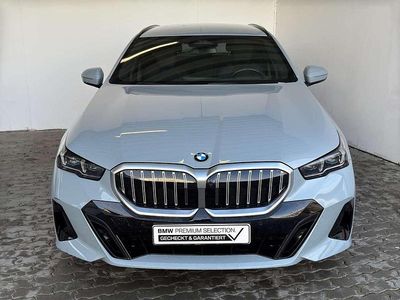 M brooklyn grau metallic Gebraucht 2025 BMW 520 Comfort Edition Kombi | 48.190 € (Fairer Preis)