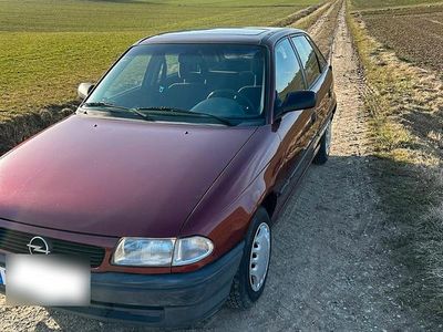 Gebraucht Opel Astra 60 PS (44 kW) 1996 Rot Limousine