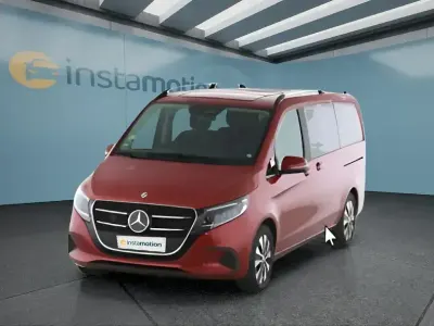 Gebraucht Mercedes V220 163 PS (119 kW) 2025 Rot Van / Kleinbus
