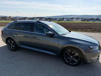 Gebraucht Skoda Superb LAURIN & KLEMENT 190 PS (139 kW) 2016 Grau Kombi