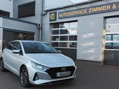 Gebraucht Hyundai i20 Trend 101 PS (74 kW) 2020 Silber Kleinwagen