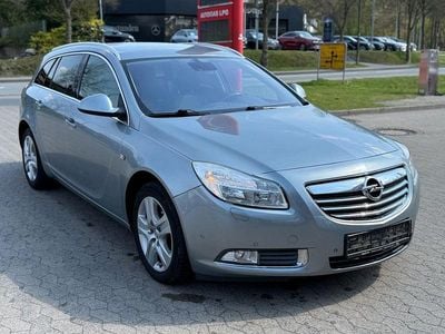 Usado Opel Insignia Design Edition 160 HP (117 kW) 2011 Prateado Carrinha