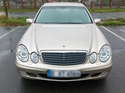 Second-hand Mercedes E200 Classic 163 CP (119 kW) 2003 Auriu Berlinǎ
