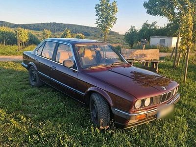 Gebraucht BMW 318 104 PS (76 kW) 1984 Rot Limousine