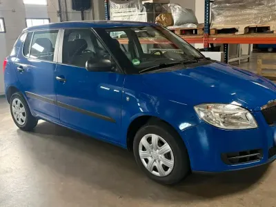Gebraucht Skoda Fabia 60 PS (44 kW) 2009 Blau Kleinwagen