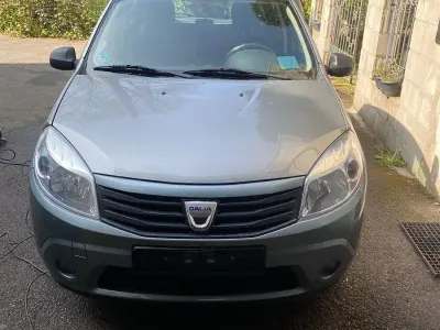 Brugt Dacia Sandero 75 HK (55 kW) 2010 Grå Sedan