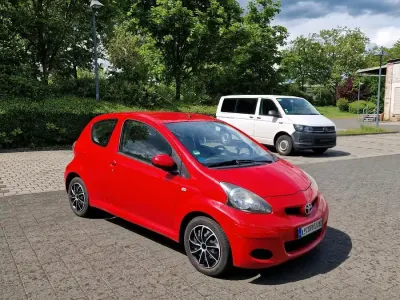 Używany Toyota Aygo 68 KM (50 kW) 2011 Czerwony Hatchback