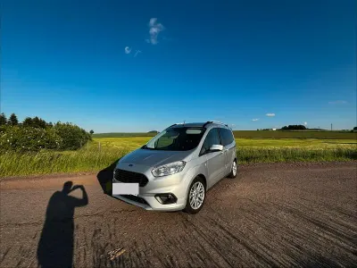 Gebraucht Ford Tourneo Courier 101 PS (74 kW) 2019 Silber Van / Kleinbus