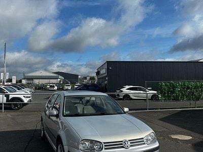 Grau Gebraucht 2000 VW Golf IV Kleinwagen | 2.300 € (Guter Preis)