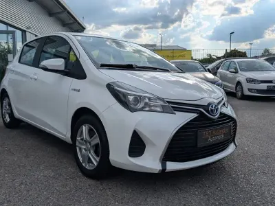 Gebraucht Toyota Yaris Hybrid Comfort 73 PS (53 kW) 2016 Weiß Limousine