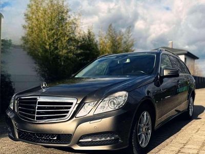 Gebraucht Mercedes E220 Avantgarde 170 PS (125 kW) 2012 Grau Kombi
