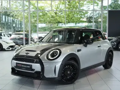 Używany Mini Cooper S Classic 179 KM (131 kW) 2024 Srebrny Hatchback