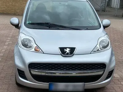Gebraucht Peugeot 107 50 PS (36 kW) 2009 Silber Kleinwagen