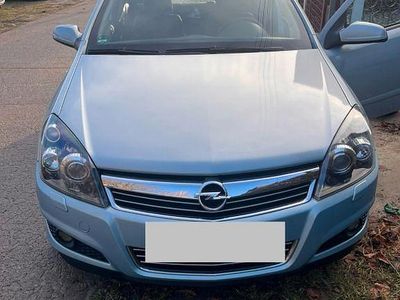 Blau Gebraucht 2009 Opel Astra Innovation Limousine | 1.850 € (Guter Preis)