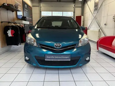 Gebraucht Toyota Yaris Edition 99 PS (72 kW) 2013 Blau Kleinwagen