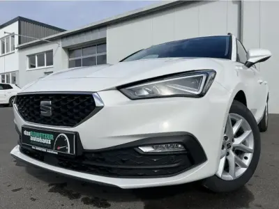 Używany Seat Leon Style 150 KM (110 kW) 2022 Biały Sedan/Limuzyna