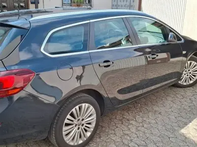 Gebraucht Opel Astra Sport 140 PS (102 kW) 2011 Schwarz Kombi