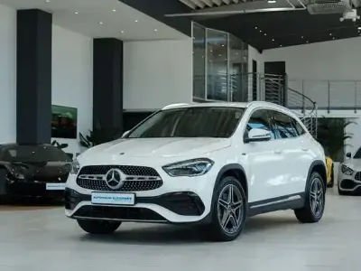 Gebraucht Mercedes GLA250 Business 160 PS (117 kW) 2020 Polarweiss  unilack SUV