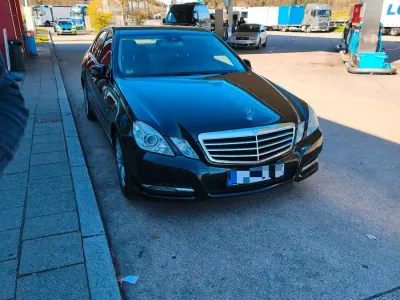 Gebraucht Mercedes E350 Avantgarde 265 PS (194 kW) 2011 Schwarz Limousine