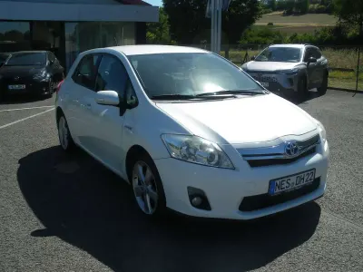 Gebraucht Toyota Auris Hybrid Executive 136 PS (100 kW) 2011 Weiß Limousine
