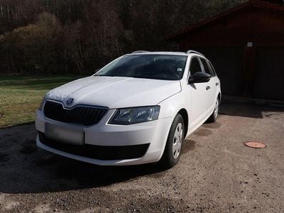 Gebraucht Skoda Octavia 105 PS (77 kW) 2015 Weiß Kleinwagen