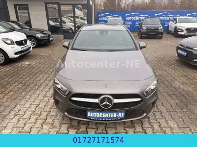 Gebraucht Mercedes A180 136 PS (100 kW) 2019 Mountaingrau Limousine