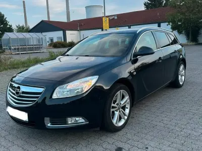 Gebraucht Opel Insignia 131 PS (96 kW) 2011 Schwarz Kombi