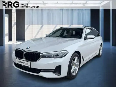 Gebraucht BMW 520 Performance 190 PS (139 kW) 2023 Mineralweiss metallic Kombi
